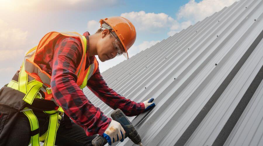 Professional gutter cleaning in Gideon, MO